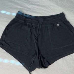 Alo Yoga shorts size small